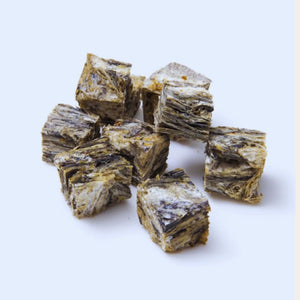 Friandises cubes de peau de Cabillaud pour chien Fish D’light - La Patte Verte